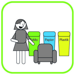 Uśmiechnięta kobieta, która stoi przy śmietniku. Ogląda fotel. Za nią są 3 pojemniki. Zielony na szkło, niebieski na papier, żółty na plastik.