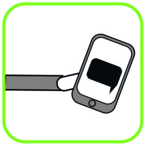 Ręka trzyma telefon komórkowy. Na ekranie Messenger z dymkiem wskazującym na wiadomość.